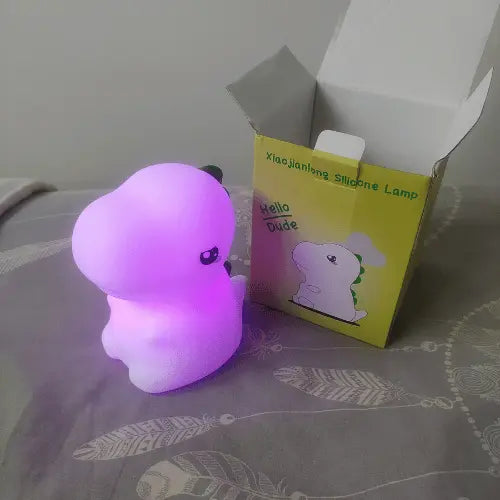 Photo d’un avis client positif sur la veilleuse dinosaure en silicone pour bébé, veilleuse enfant amusante et rassurante