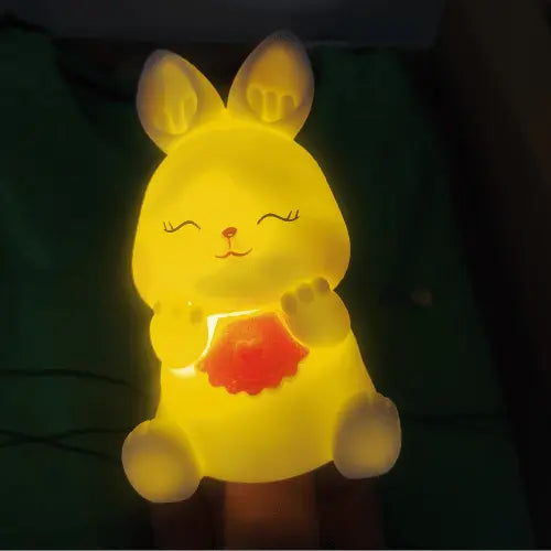 Avis client sur la veilleuse lapin en silicone, photo réelle montrant une veilleuse bébé adorable et sécurisée