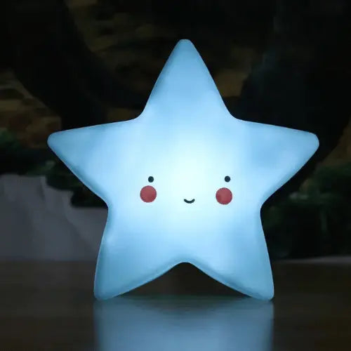 Veilleuse étoile bébé LED diffusant une lumière douce et apaisante, veilleuse enfant idéale pour décorer la chambre et rassurer la nuit.
